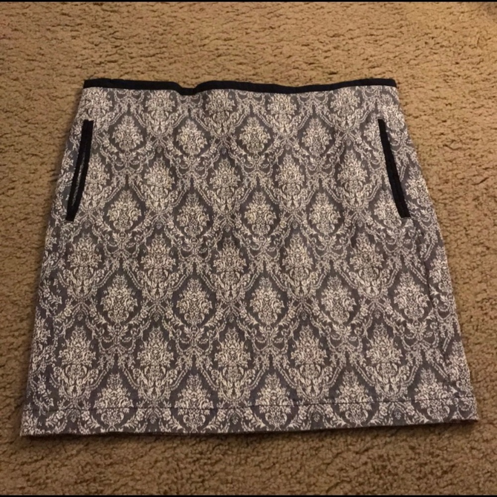 Lace mini skirt